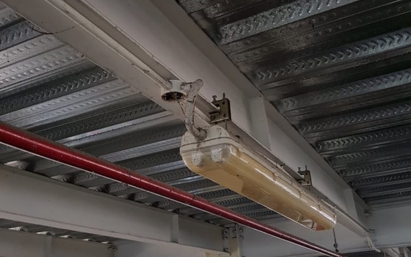 Ưu điểm của việc lắp mái bằng kẹp xà gồ