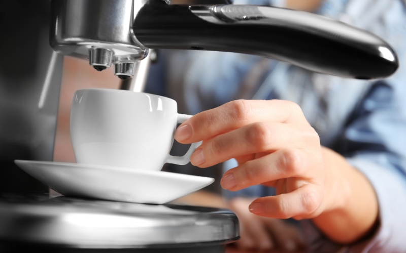 sai lầm thường gặp khi chọn máy pha cà phê cho quán